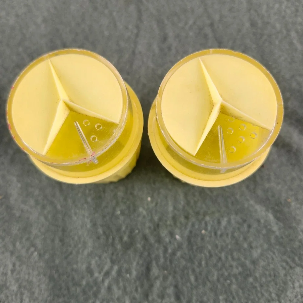 Vintage Retro Space Age Plastic Yellow‎ Clear 3 opening Salt & Pepper Shakers